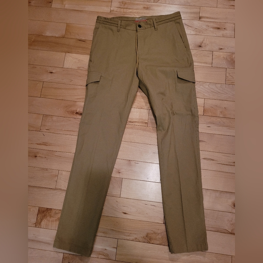 Brand new Kenneth Cole Awearness men's size W34/L34 slim fit cargo pants